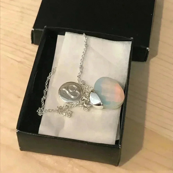 Avon NWT Zodiac LEO bracelet - Picture 3 of 3